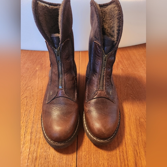 Pajar Leather Women's Boots - Picture 6 of 13